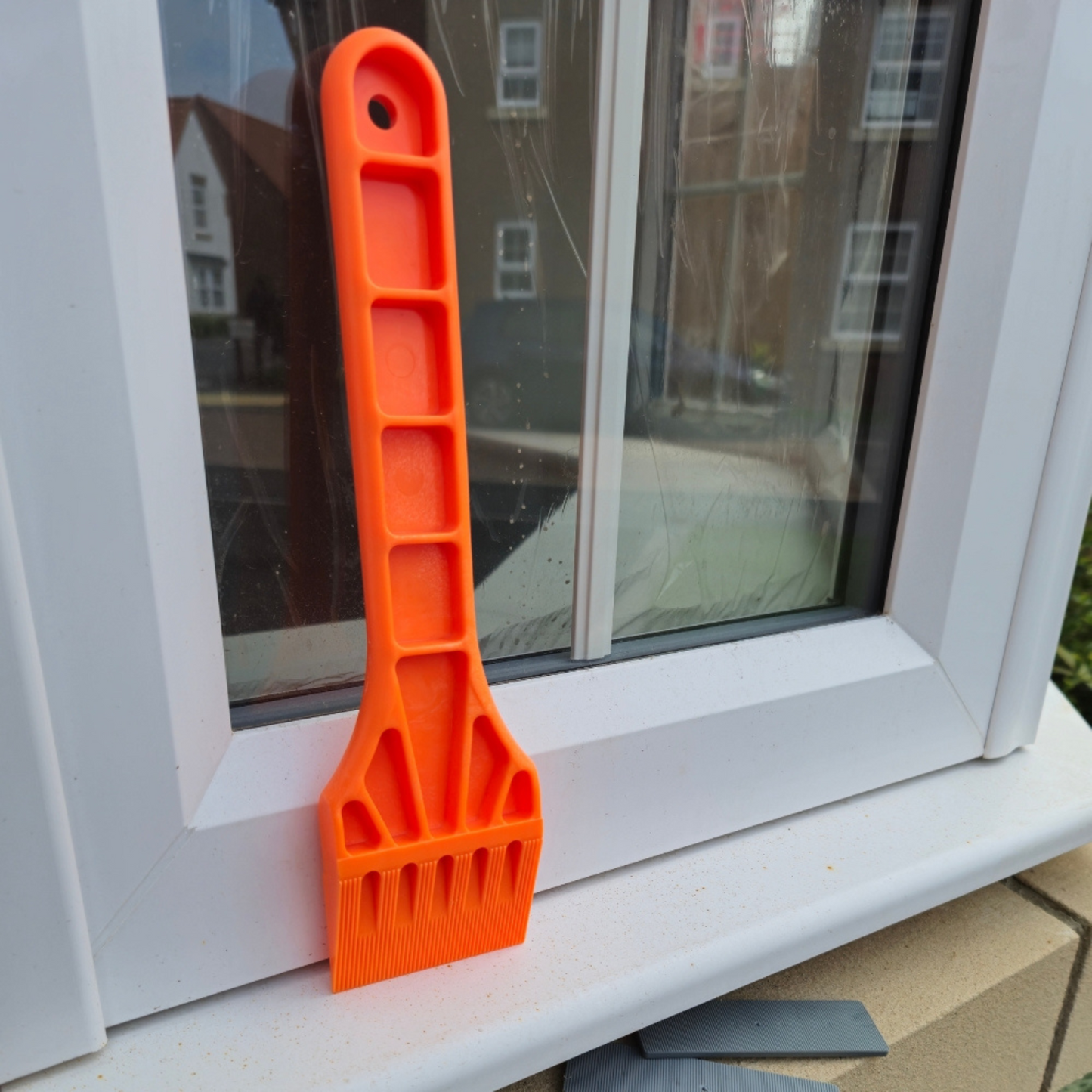Glazing Shovel Plastic Paddle – Toe & Heel Glass Lifting Tool for Windows & Doors | Made in UK (Assorted)