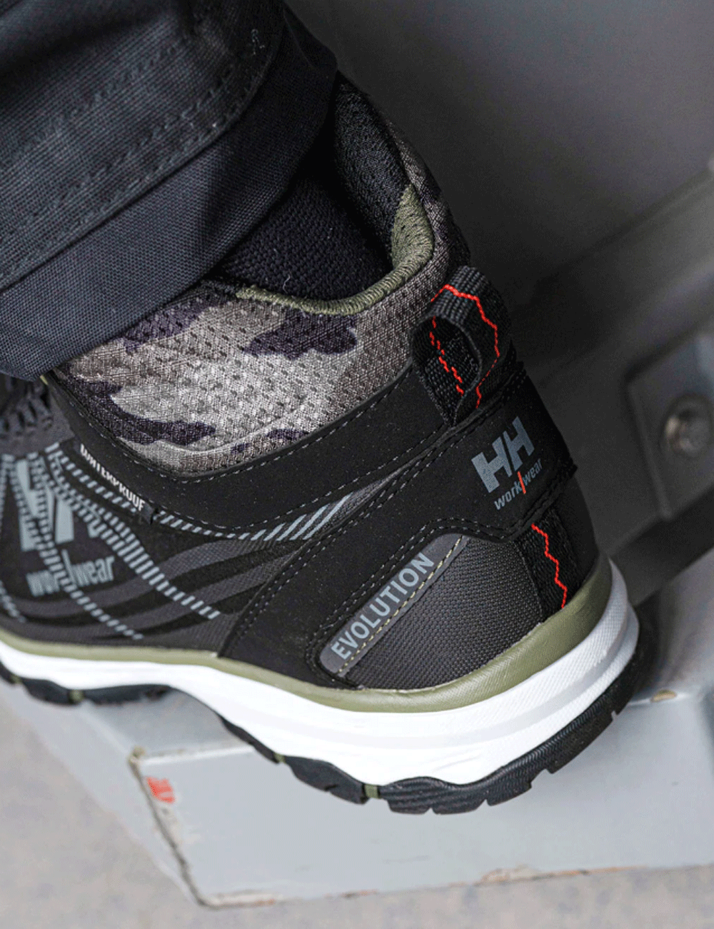 Helly Hansen 78262 Chelsea Evolution Waterproof Aluminum-Toe Safety Boots