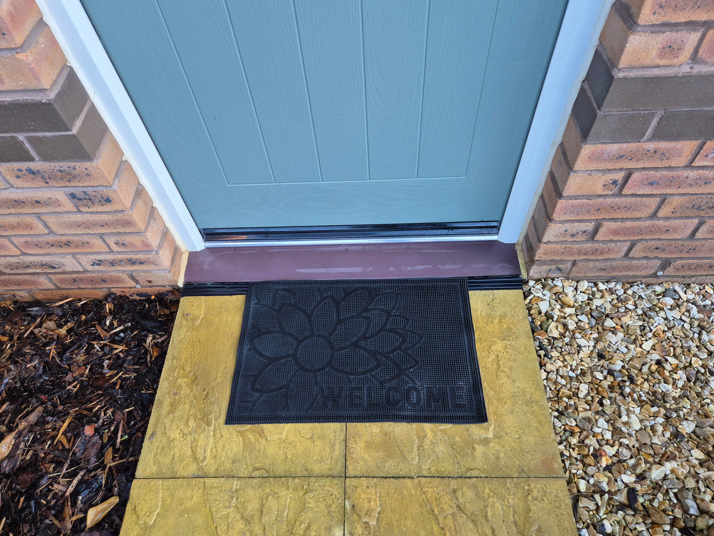 Rubber Doormat 60cm x 40cm - 'Welcome' (Flower) - Absorbent Coir Mat for Indoor/Outdoor