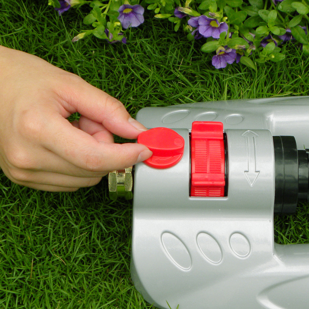 Bar Metal Turbo Oscillating Sprinkler