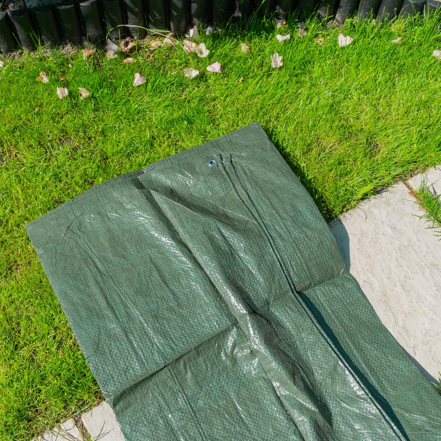 Green S-Grade Tarpaulin with 20 x 4" Bungee Balls (White)
