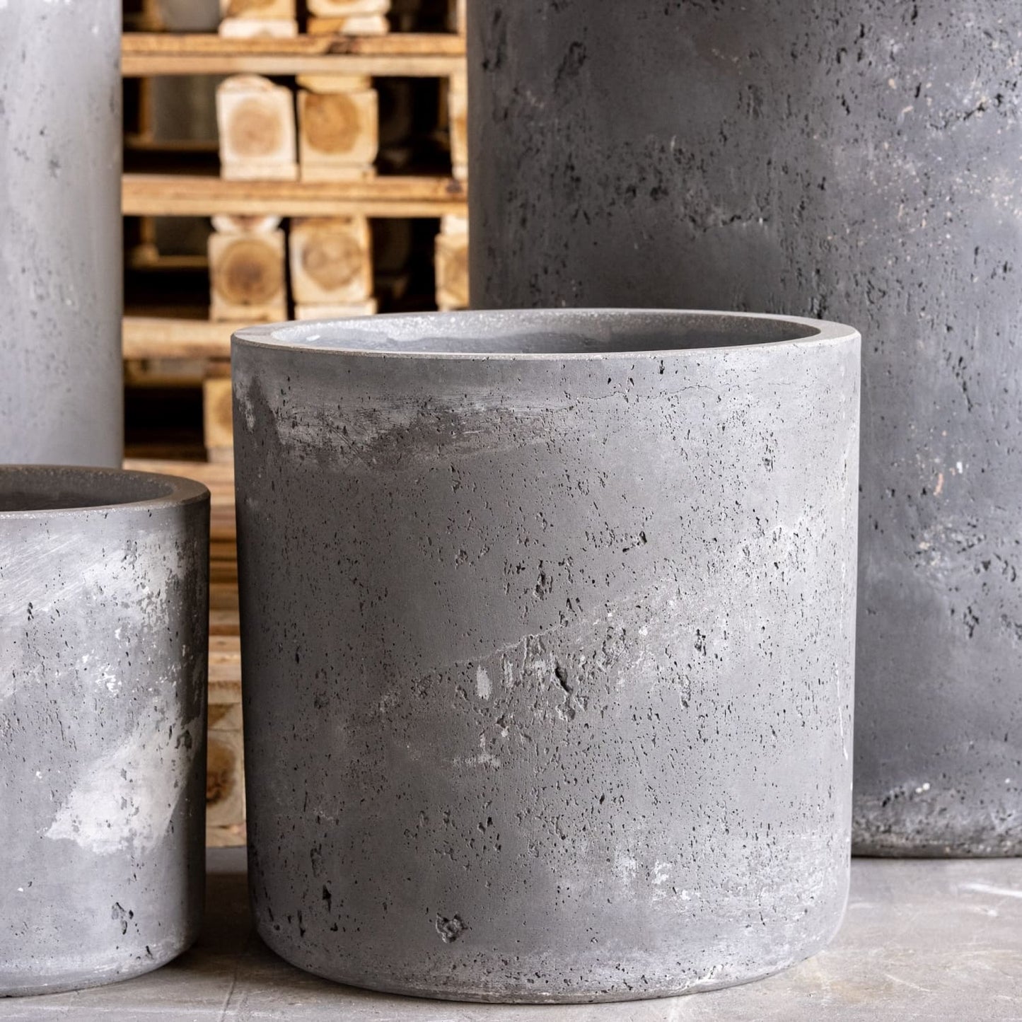 Aurella | Onyx Dusk – 55cm Extra Large Concrete Cylinder Planter – 93L Round Plant Pot