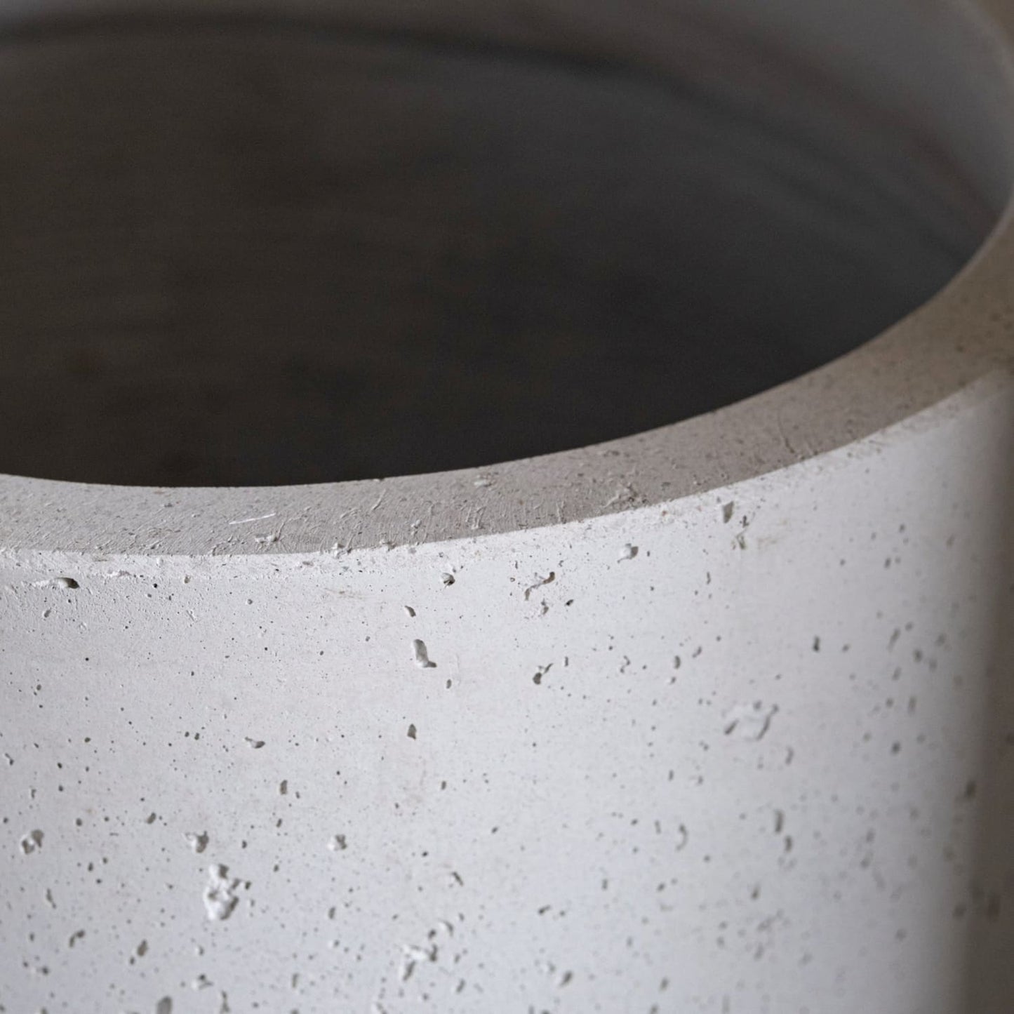 Aurella | White Mist – 100cm XXL Concrete Cylinder Planter – 621L Round Plant Pot