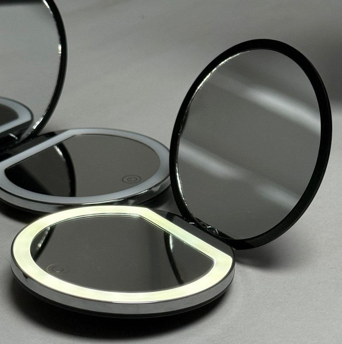 Kawai - LED Travel Cosmetic Mirror