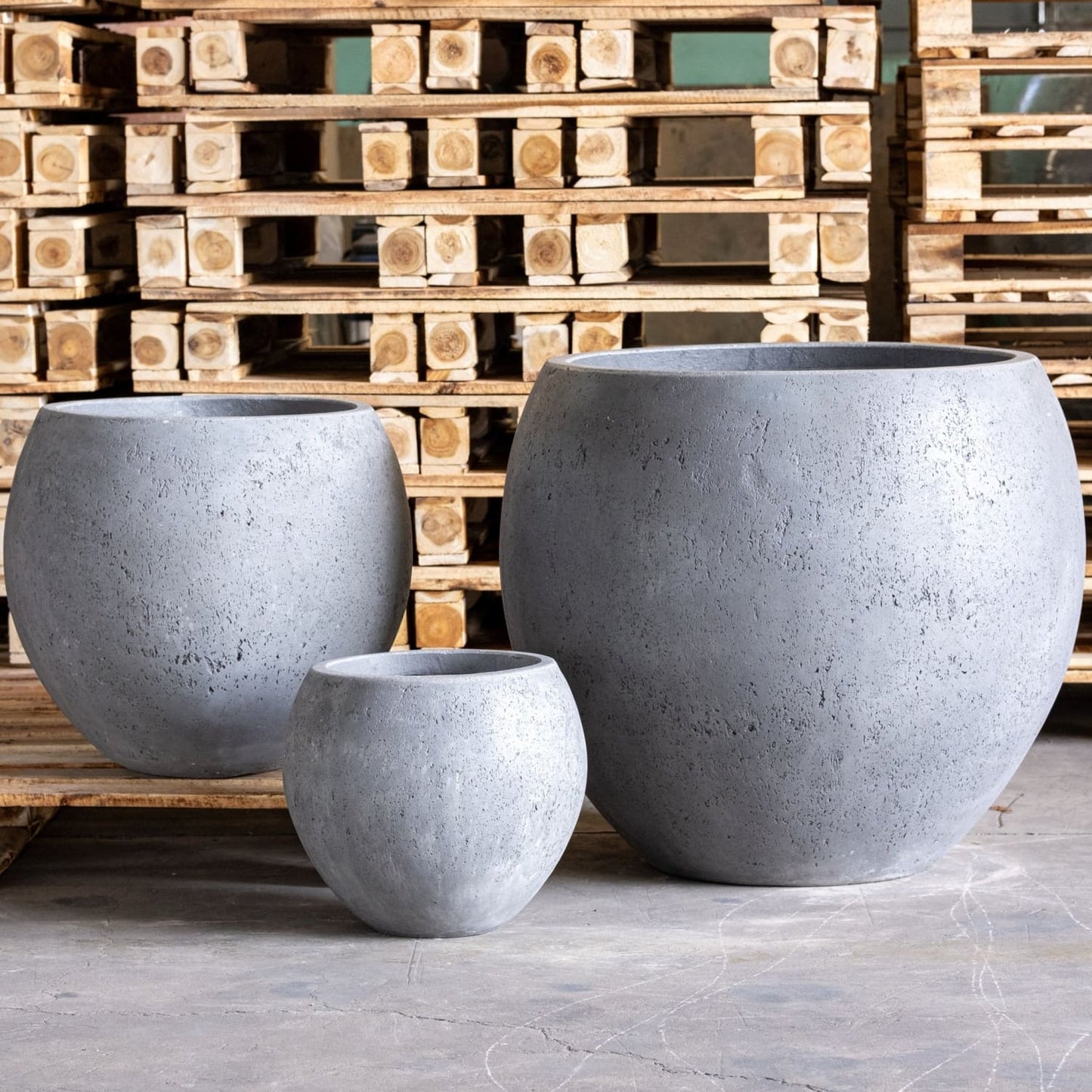 Orbello | Onyx Dusk – 55cm X Large Concrete Sphere Planter – 82L Round Plant Pot