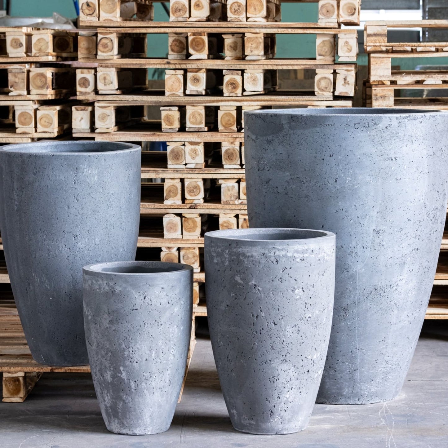 Vessara | Onyx Dusk – 62cm Extra Large Concrete Vase Planter – 32L Tall Plant Pot